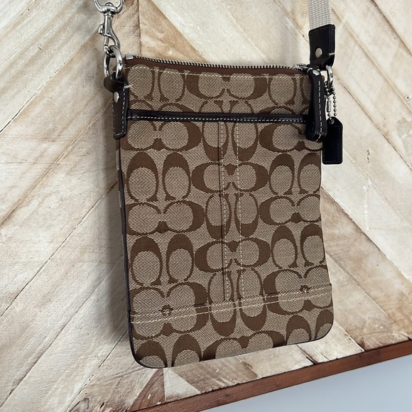 Coach Hampton Signature Swingpack Crossbody Bag Vintage Y2K - Picture 3 of 9